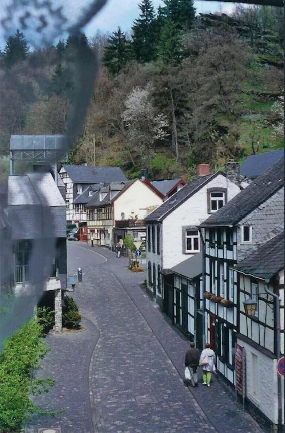 Apartamento Boutique Fachwerkhaus Thirty Five Monschau Exterior foto